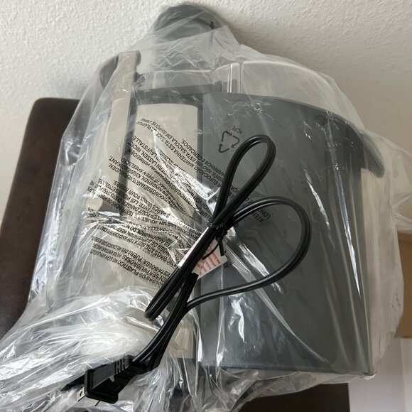 Bella High Power Juice Extractor 1000W Centrifugal Juicer - Black/Silver - Picture 10 of 16